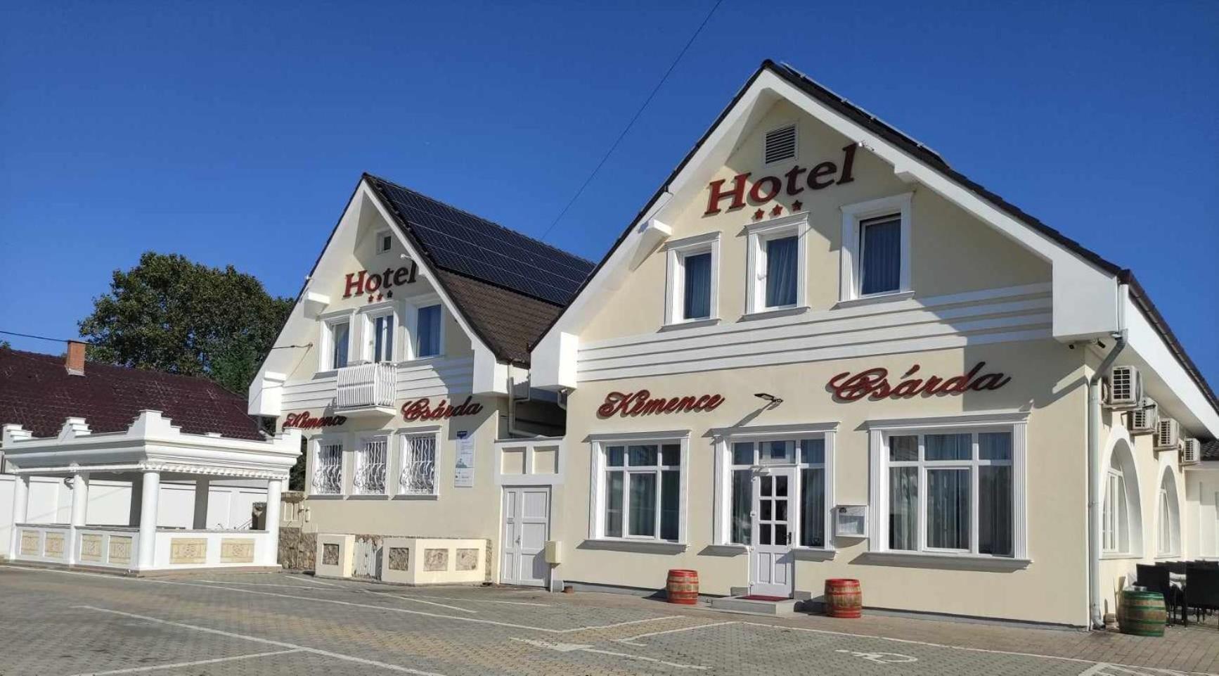 Kemence Csarda Es Szalloda Mestecǎneşti Exterior foto