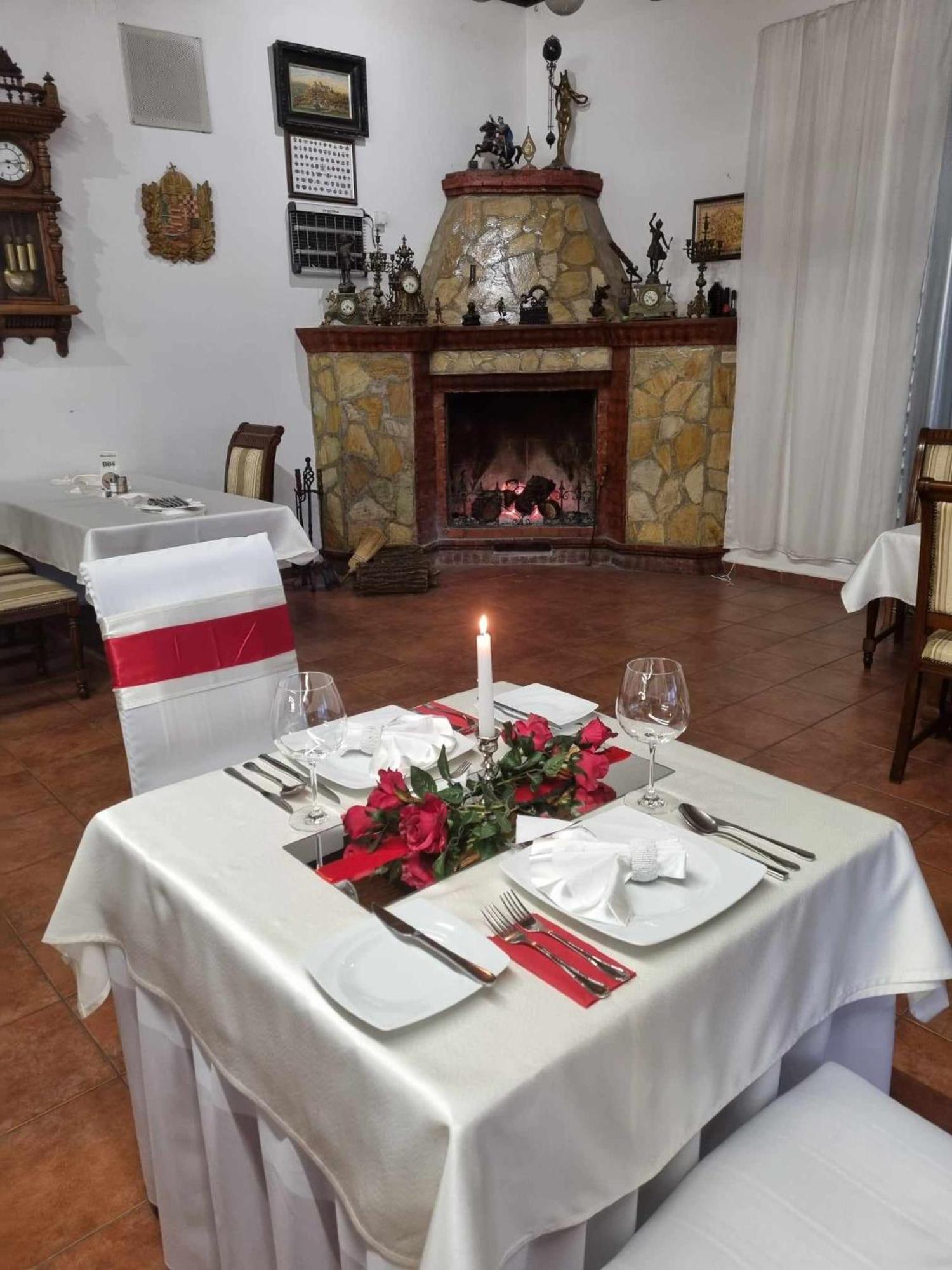 Kemence Csarda Es Szalloda Mestecǎneşti Exterior foto