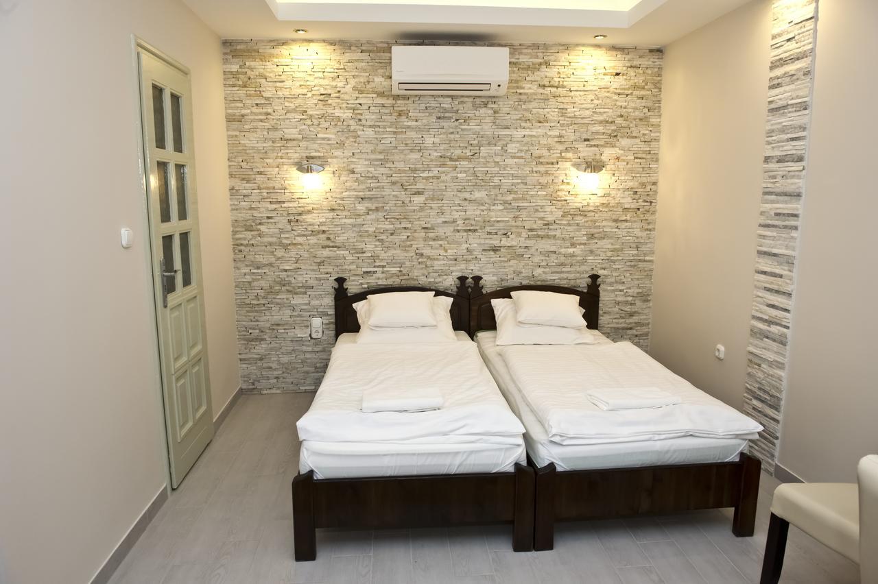 Kemence Csarda Es Szalloda Mestecǎneşti Exterior foto