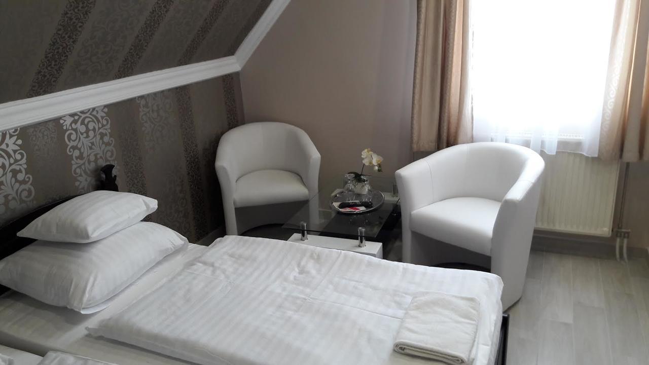 Kemence Csarda Es Szalloda Mestecǎneşti Exterior foto